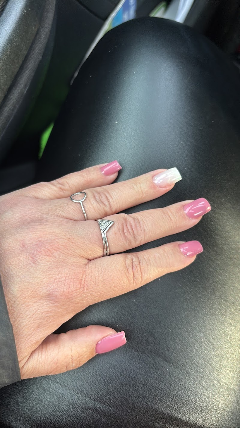 MIREILLE LAURE MABOUGUIA NDJOKO (BEAUTY LAURE NAILS TOULOUSE) — photo 3