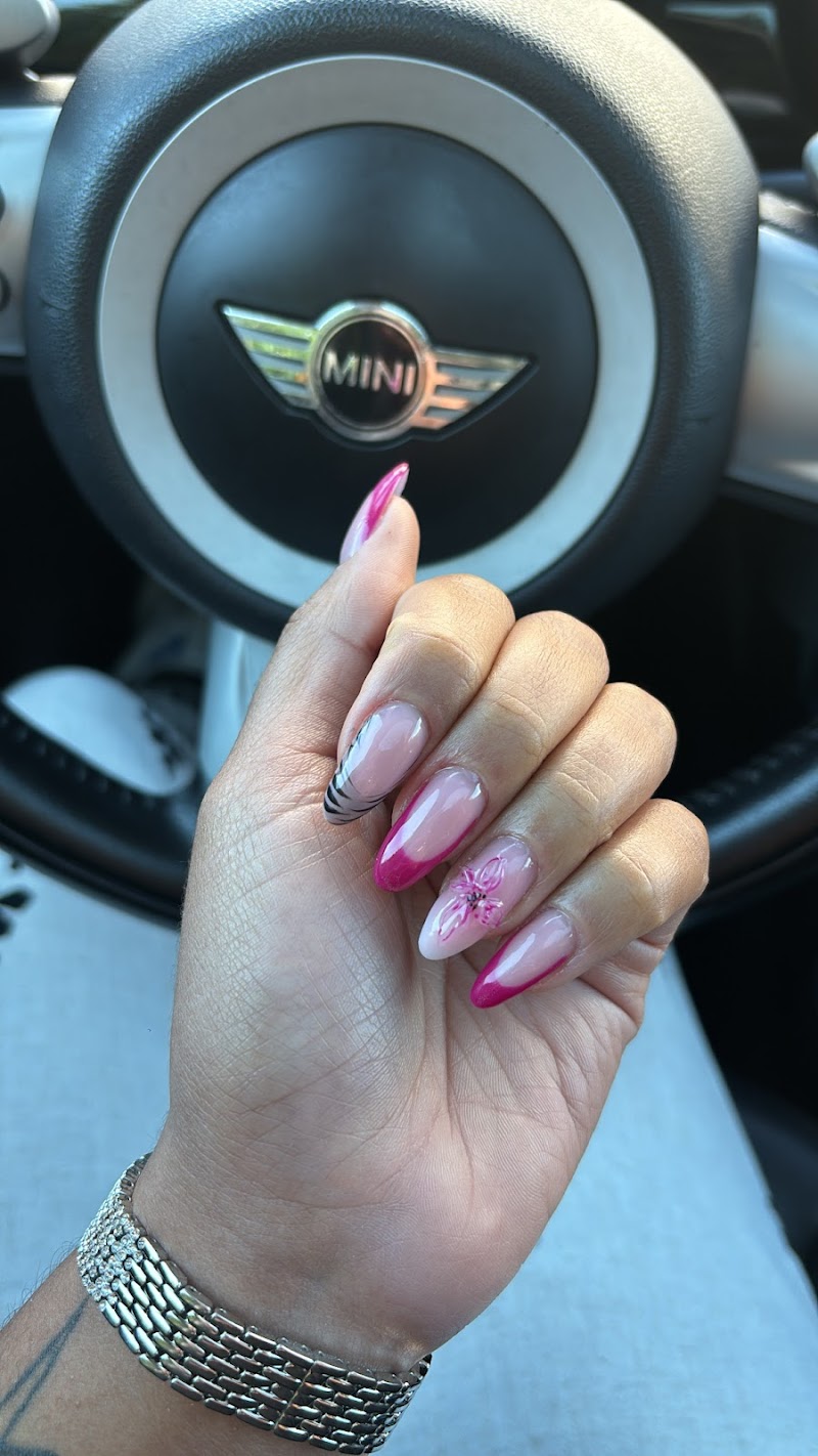 MIREILLE LAURE MABOUGUIA NDJOKO (BEAUTY LAURE NAILS TOULOUSE) — photo 5