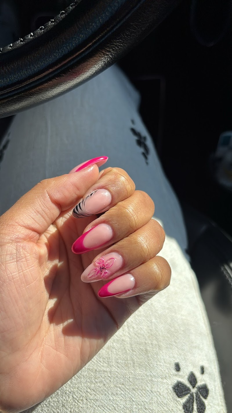 MIREILLE LAURE MABOUGUIA NDJOKO (BEAUTY LAURE NAILS TOULOUSE) — photo 1