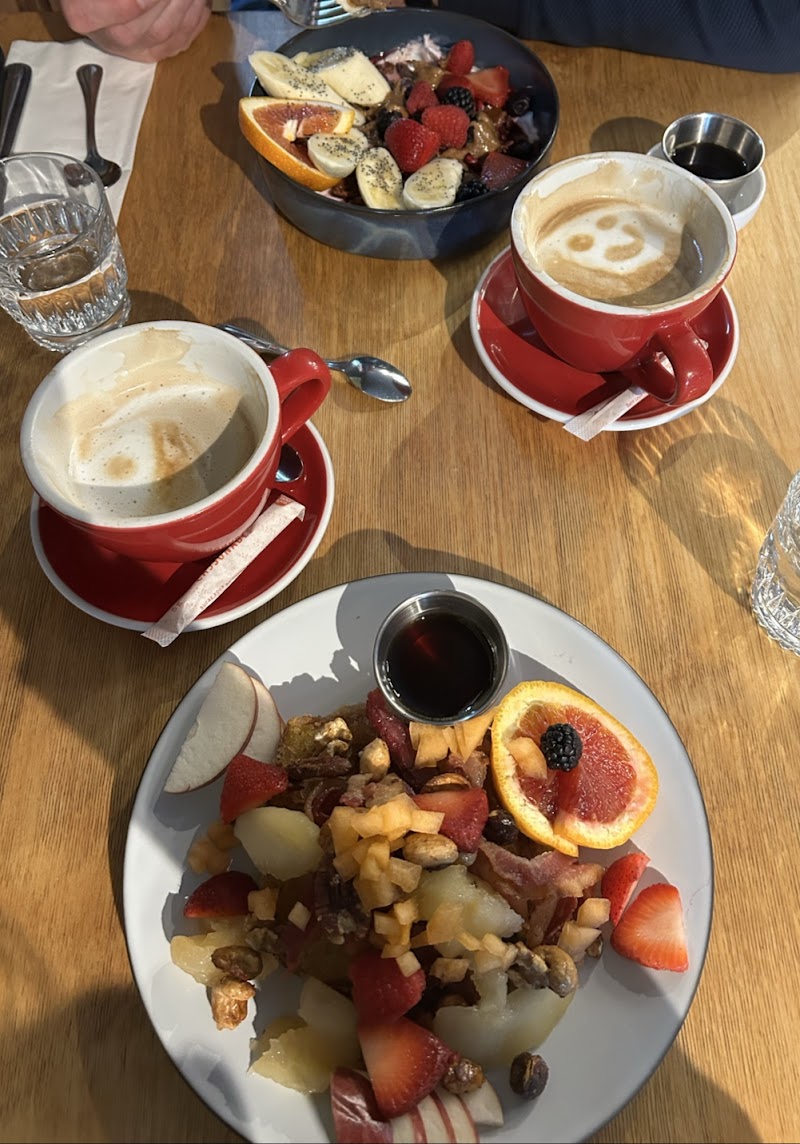 Le Pleasant Café photo 3