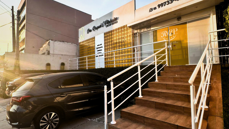 Dra. Raquel Cristina Pinheiro - Dentista em Sorocaba, Especialista em Implantes | Ortodontia | Harmonização Facial